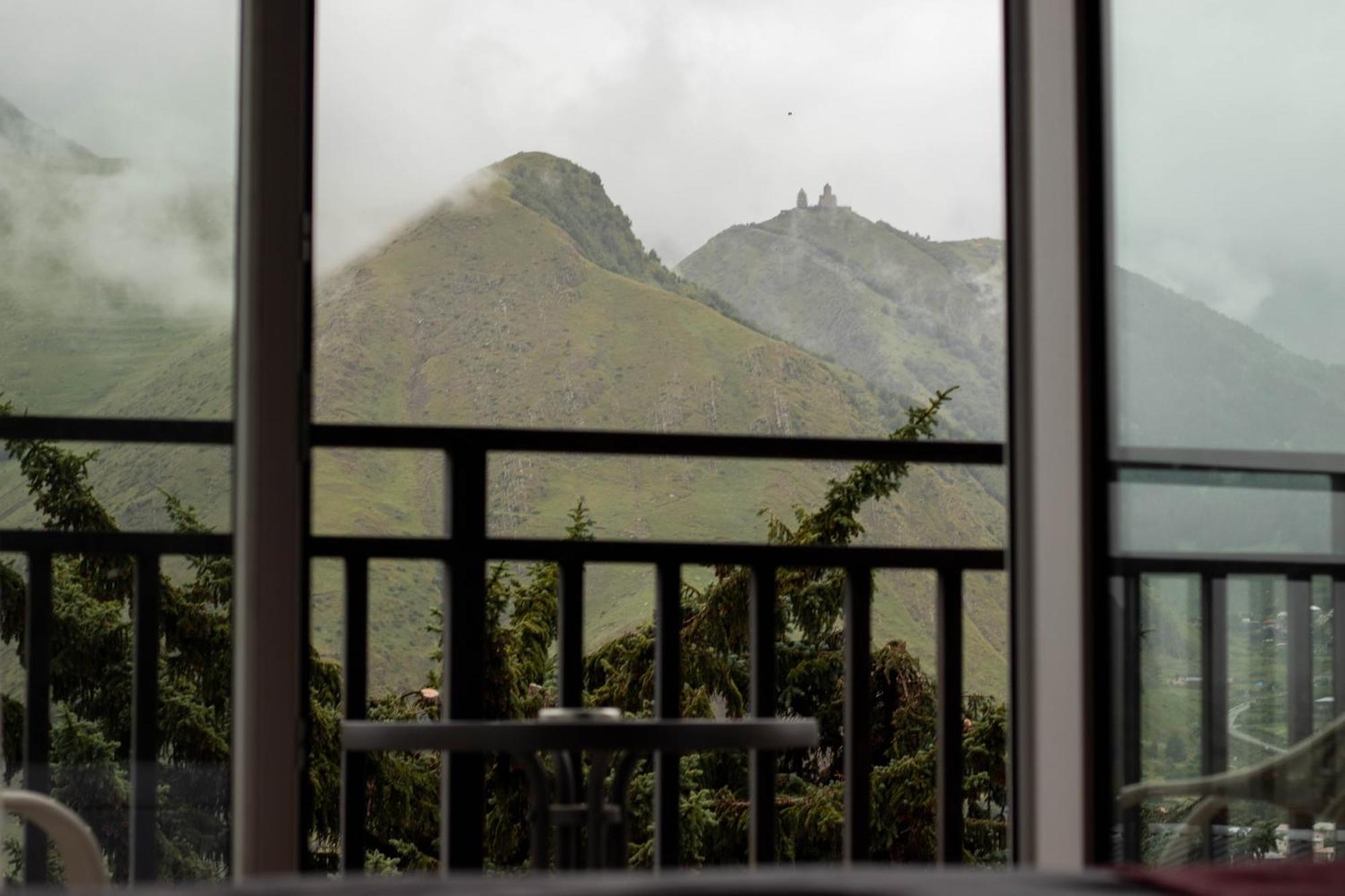 Planet Kazbegi Hotell Exteriör bild
