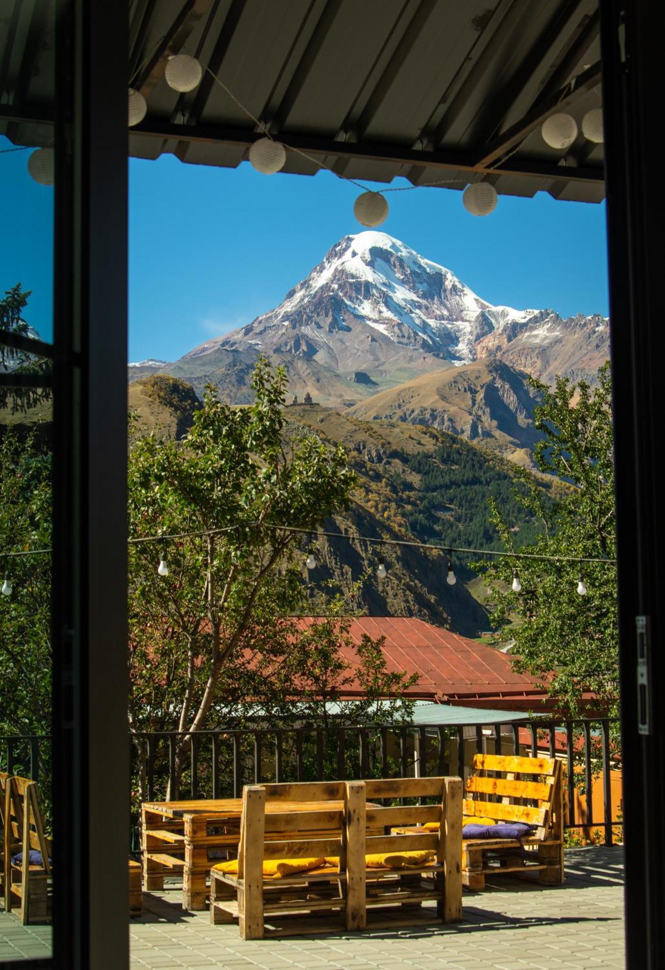 Planet Kazbegi Hotell Exteriör bild