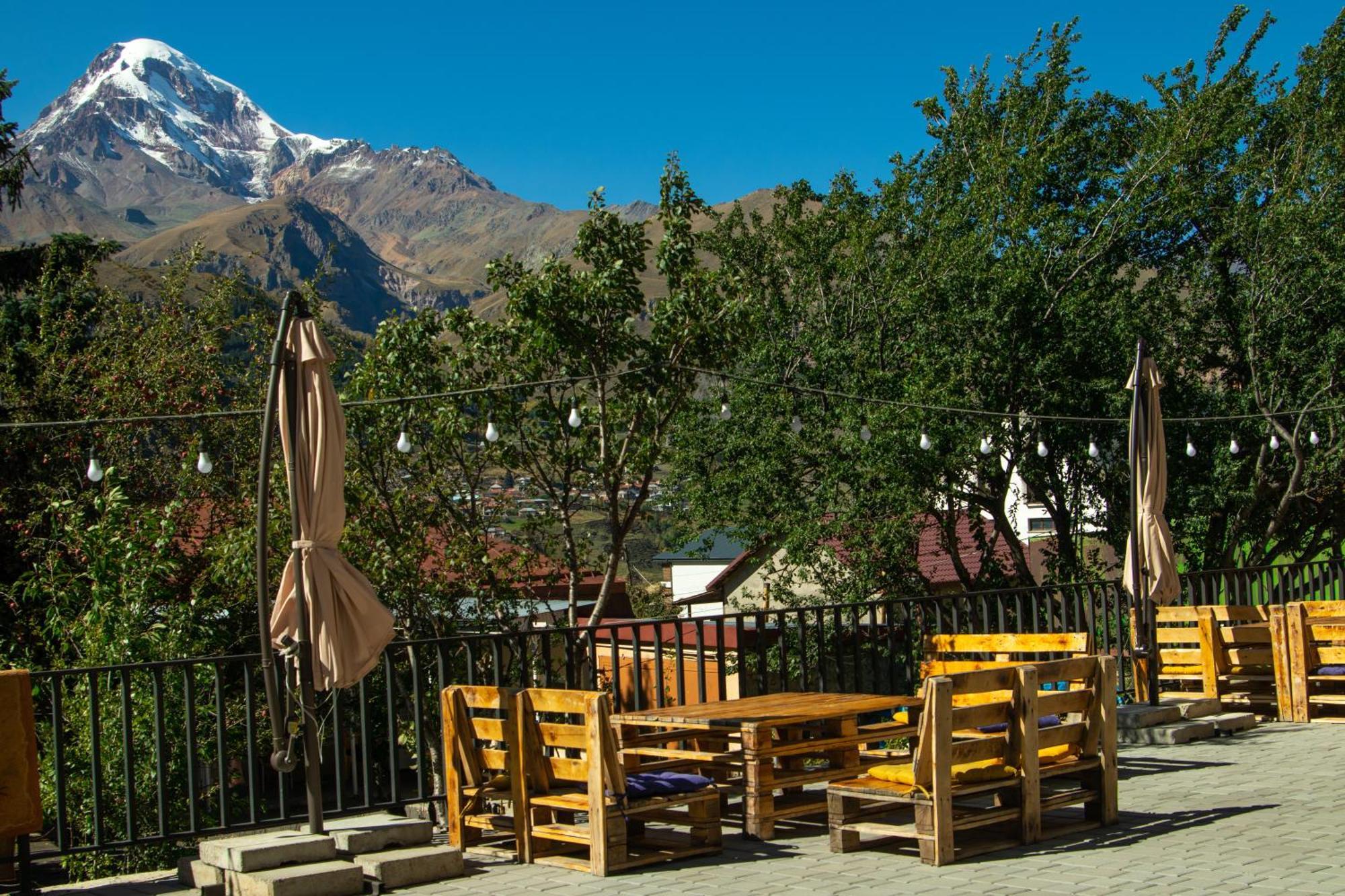 Planet Kazbegi Hotell Exteriör bild